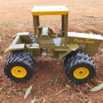 Plaas Japie Articulated Tractor 1/16 (Khaki) - Tough Metal Toys